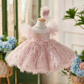 Das unglaubliche Partykleid für Prinzessinnen - extrabauschig, bestickt und mit viel Glamour!