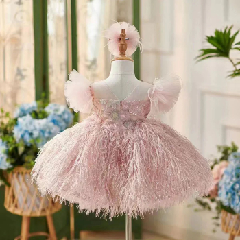 Das unglaubliche Partykleid für Prinzessinnen - extrabauschig, bestickt und mit viel Glamour!