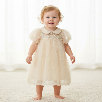 Zauberhaftes Kleidchen mit weichem Krinkel-Chiffon, Champagner