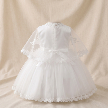 Preview: Taufkleid halblang, zweiteilig mit Schleier - traumhaft fein und stilsicher!