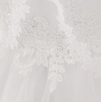 Taufkleid halblang, zweiteilig mit Schleier - traumhaft fein und stilsicher!