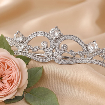 Preview: Tiara mit schönen Ornamenten - elegante Krone für Mädchen mit Strasssteinchen