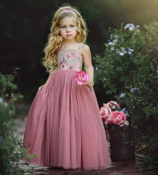 Romantisches Mädchenkleid mit viel Tüll und Blumendruck - Grösse 92