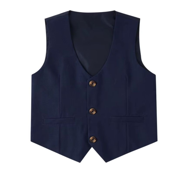 Total chic: Anzug-Set navyblau mit Weste, Hemd, Fliege und Hose