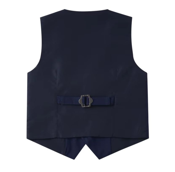 Total chic: Anzug-Set navyblau mit Weste, Hemd, Fliege und Hose