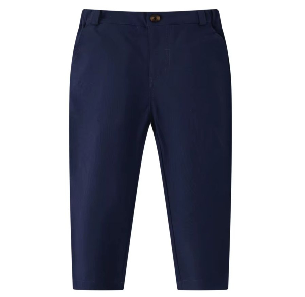 Total chic: Anzug-Set navyblau mit Weste, Hemd, Fliege und Hose