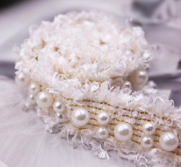 Baby-Haarband im Boho-Stil, beige mit weissen Dekoperlen