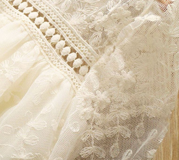 Bezauberndes Kleid im Vintage-Stil, elfenbein