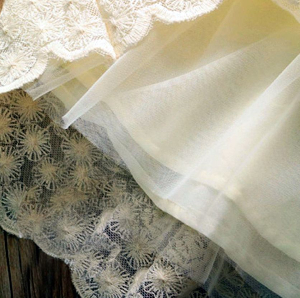 Bezauberndes Kleid im Vintage-Stil, elfenbein
