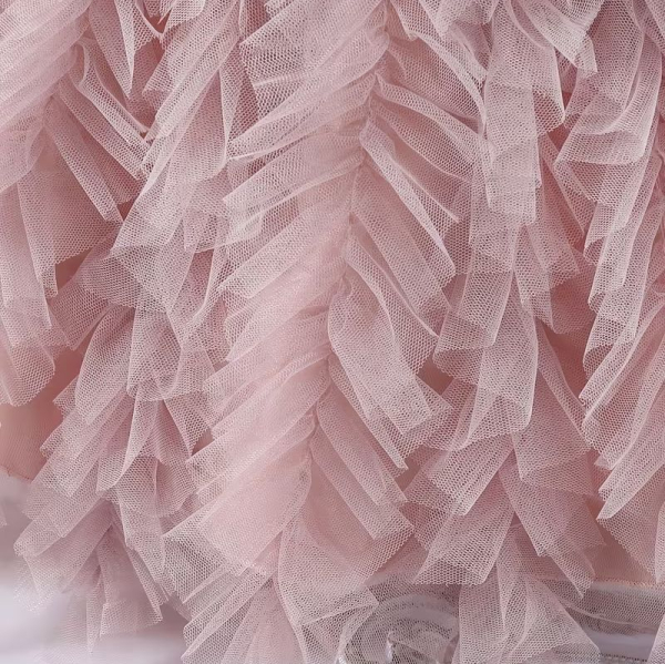 Lieblingskleid in Altrosa: Weiches Mädchenkleid mit flauschigem Rock