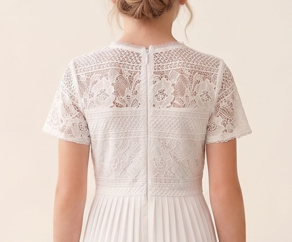 Keine Lust auf ein langes Kleid? Wir haben die perfekte Lösung: Plissée Jumpsuit!