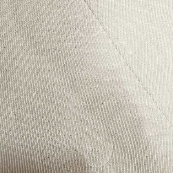 Viel Chic für wenig Geld: Anzug-Set für Jungen inklusive Hemd in Crème